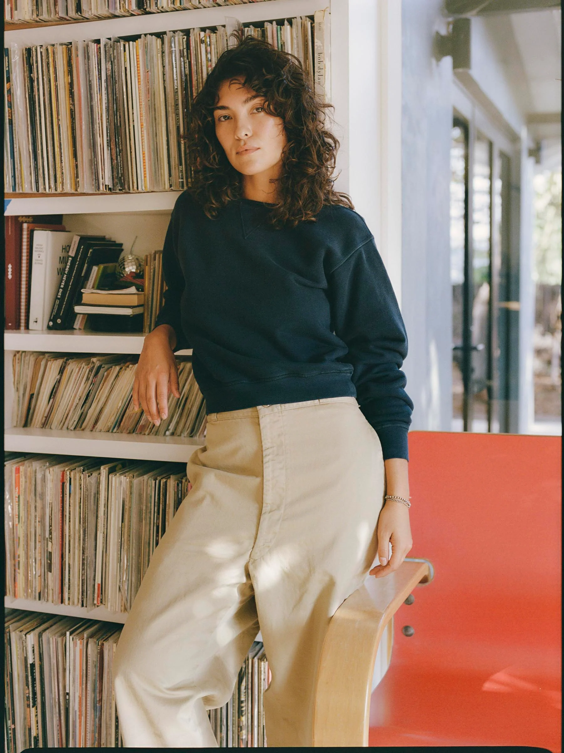 penny sweatshirt in navy - Image 4