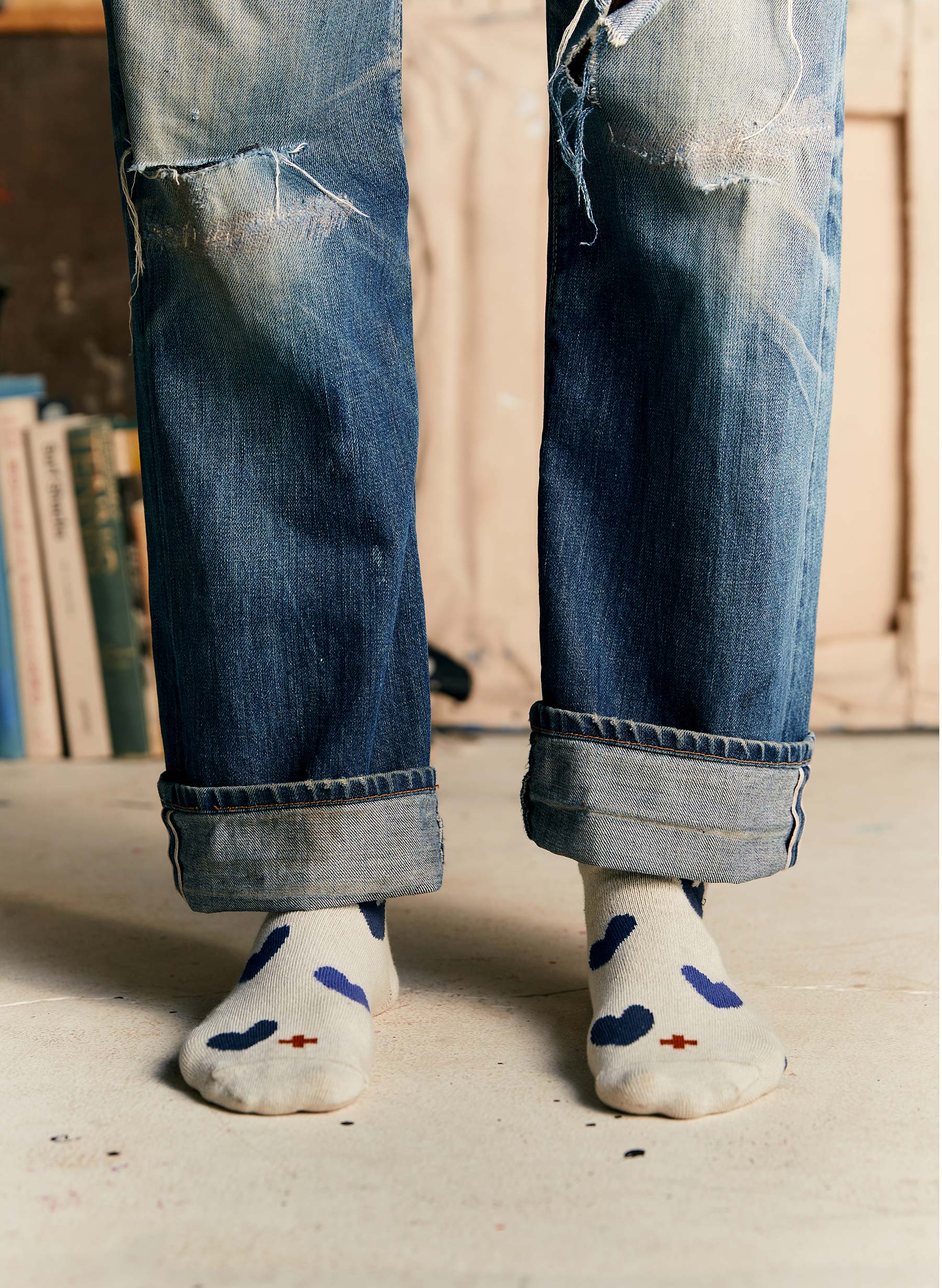 blue heart sock in natural - Image 3