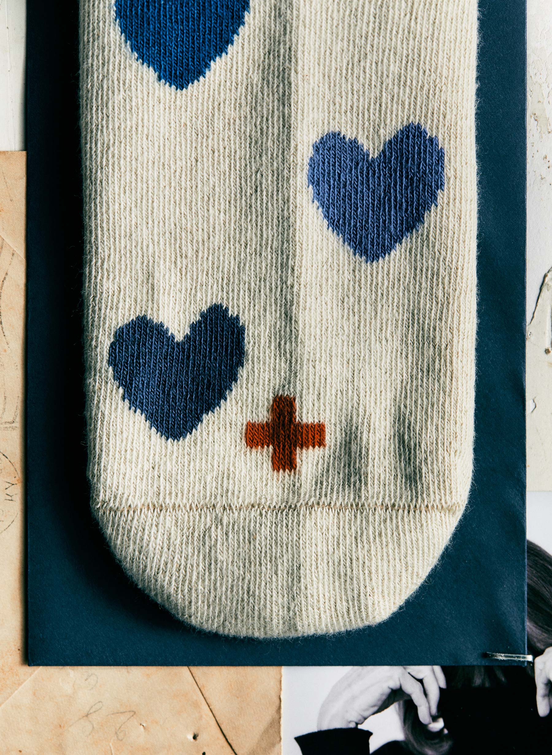 blue heart sock in natural - Image 5