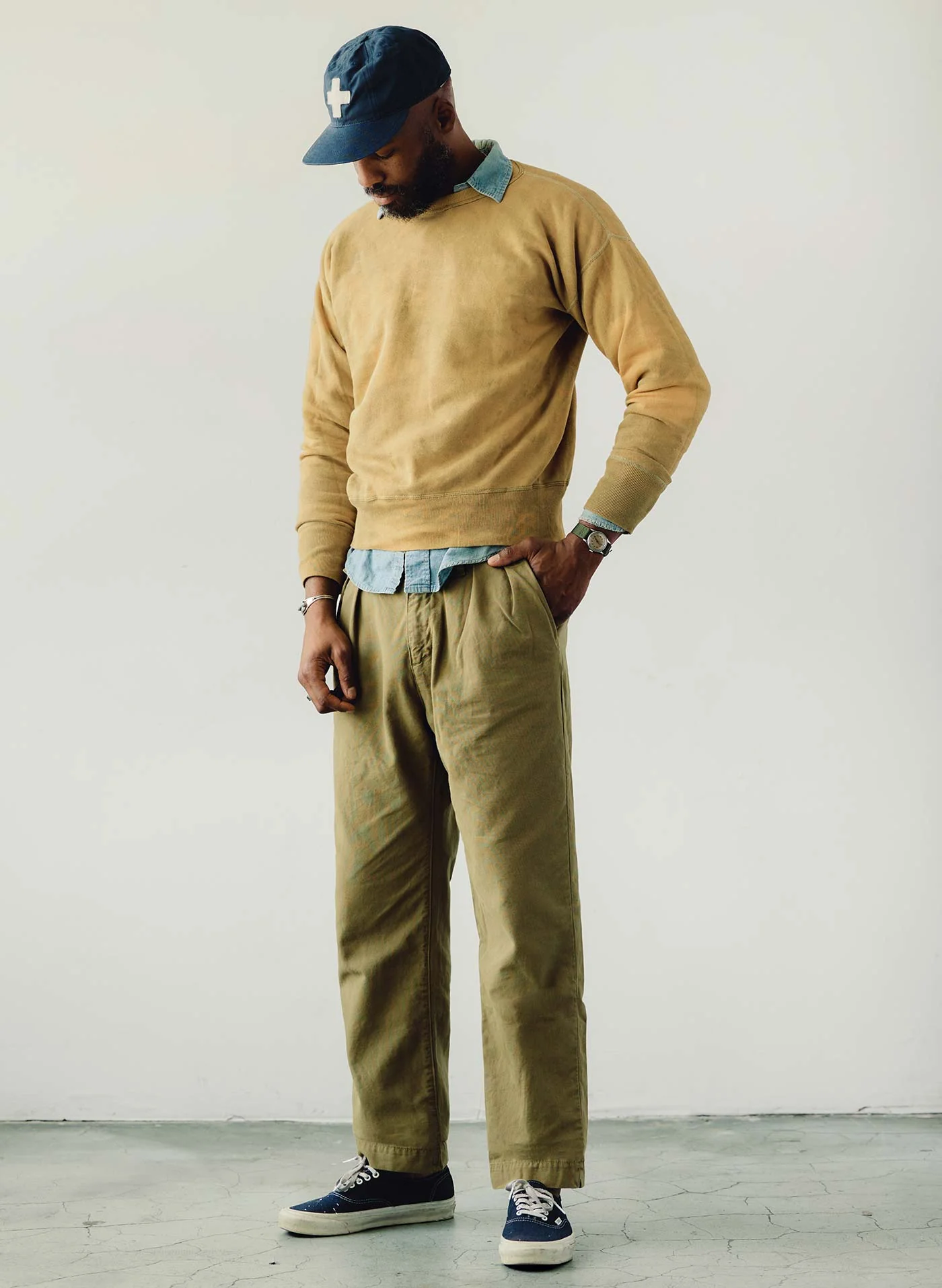 campbell pleated chino in field tan - Image 3