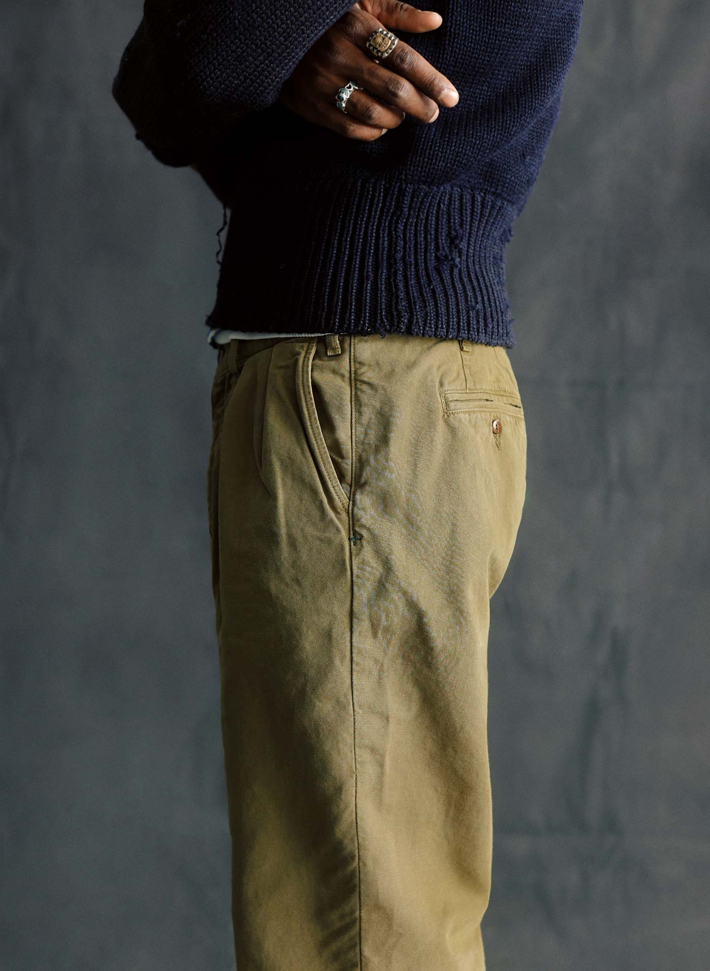 campbell pleated chino in field tan - Image 9