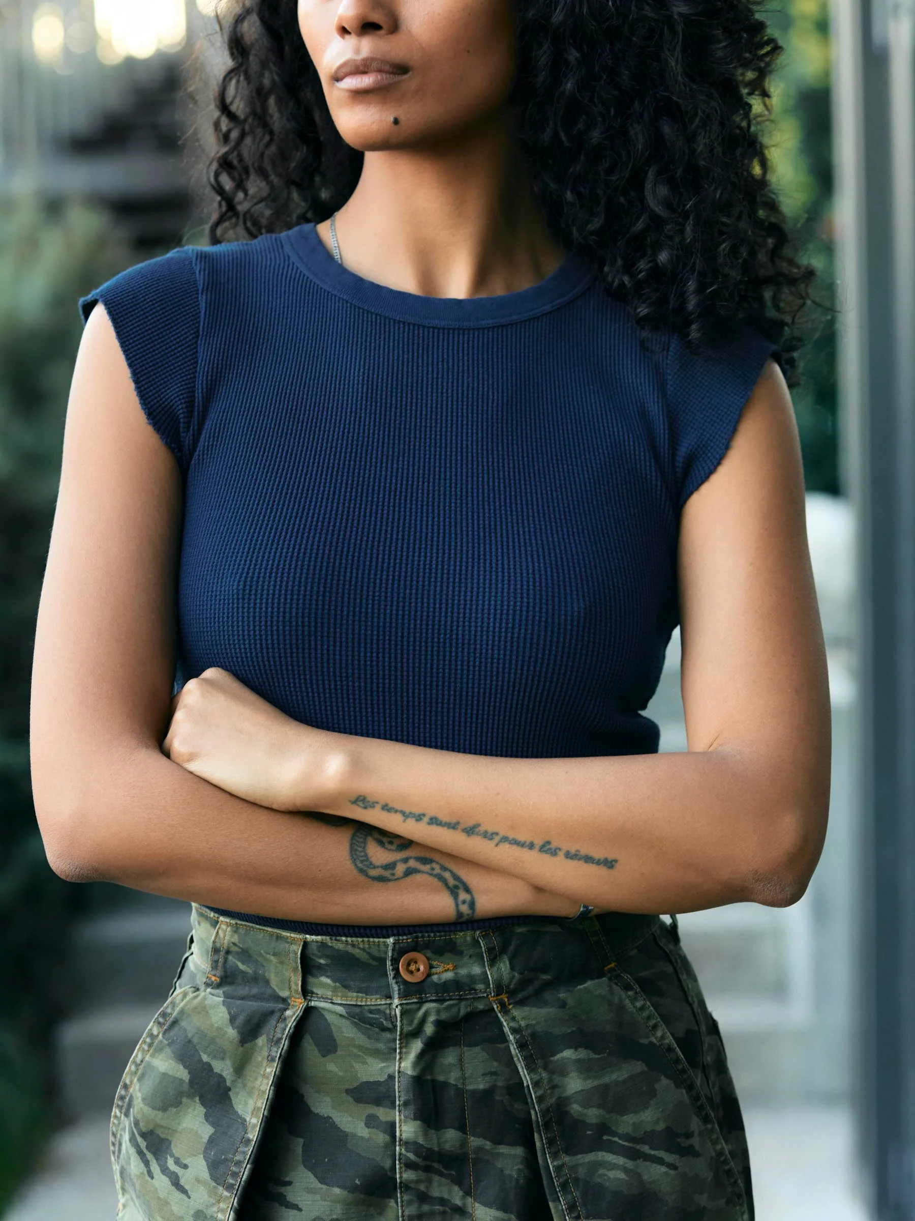 cut sleeve thermal in navy - Image 4