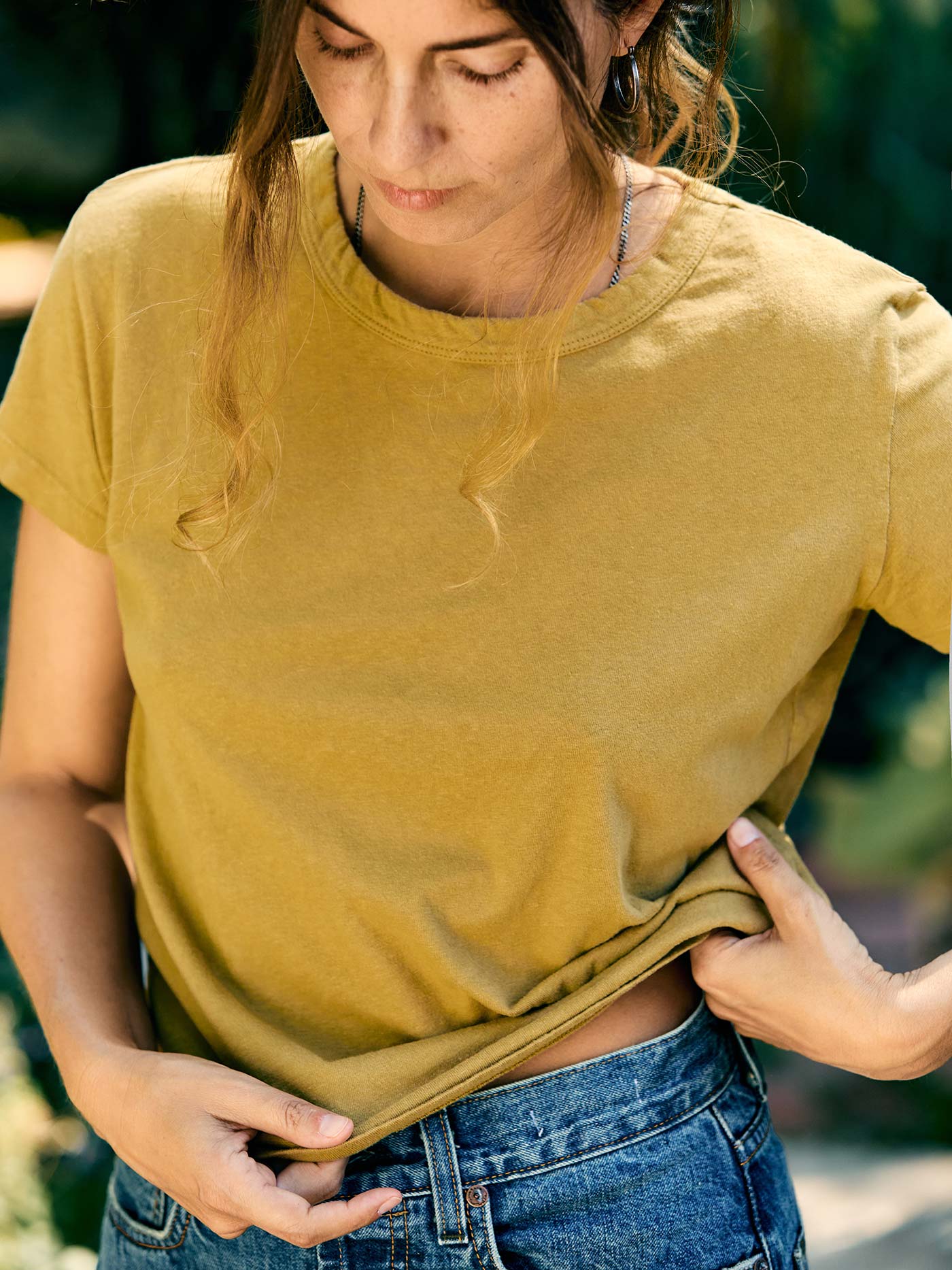 the drop tee in desert green - Image 5