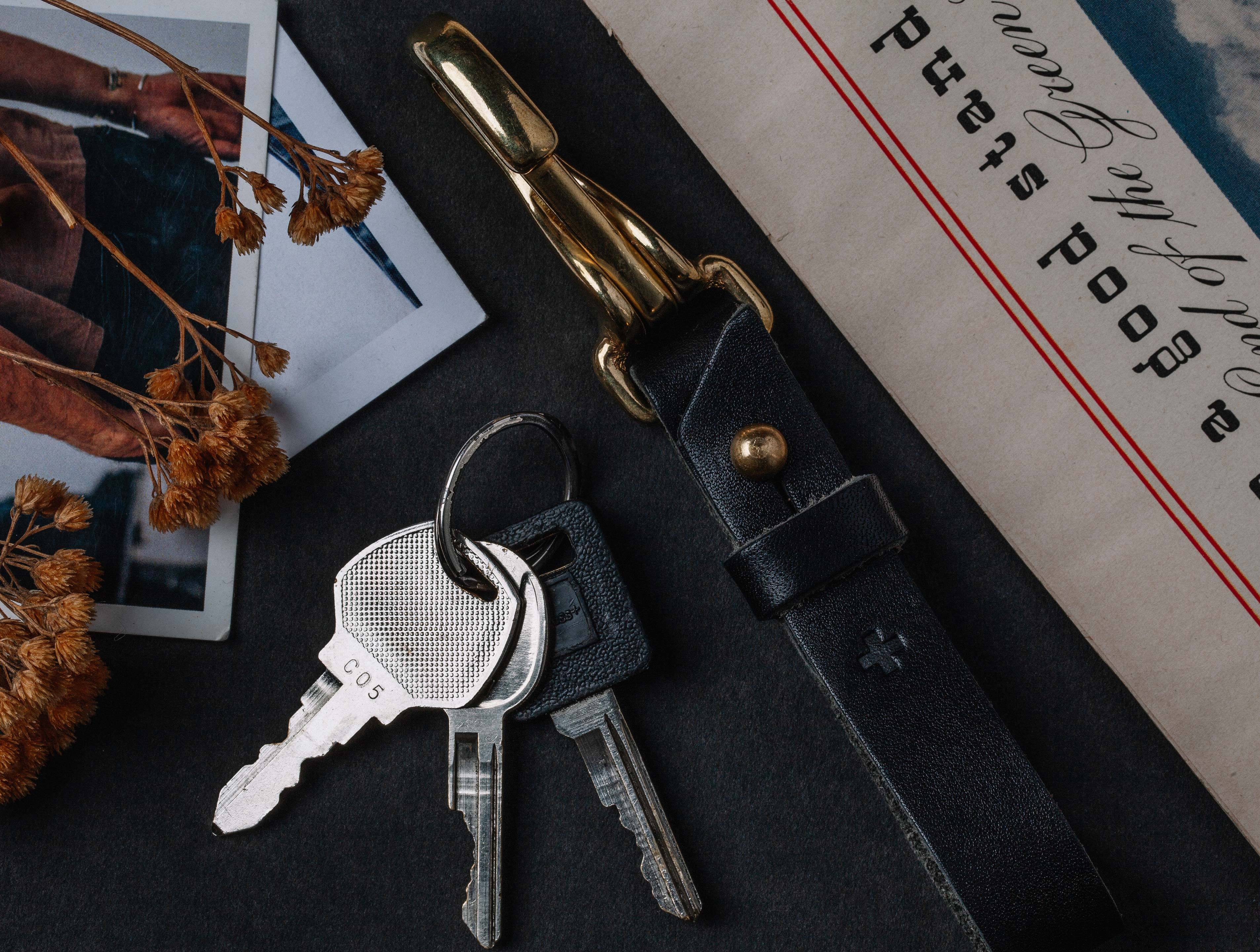 emil erwin x i+w keychain in black - Image 3