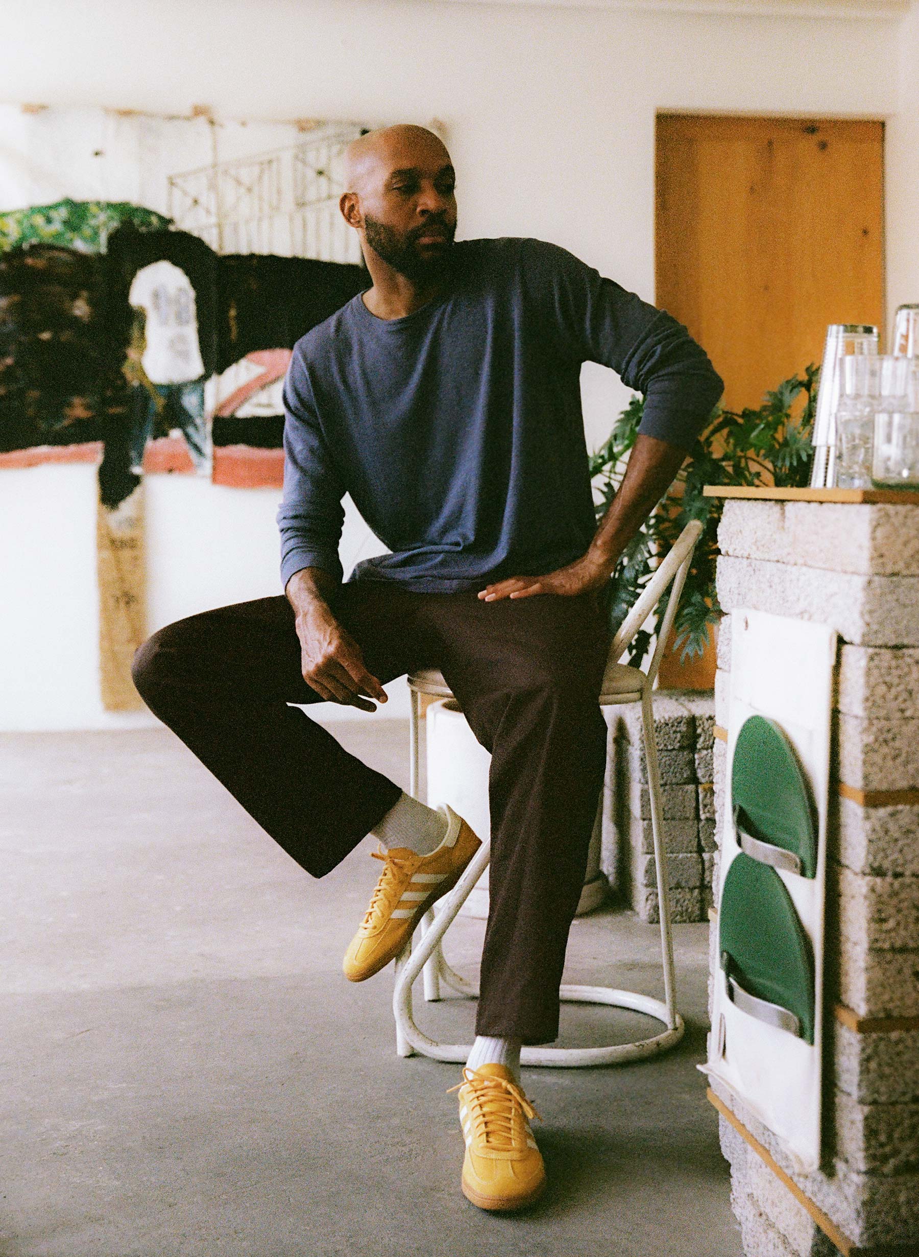 oceanside relaxed pant in brown - Image 3