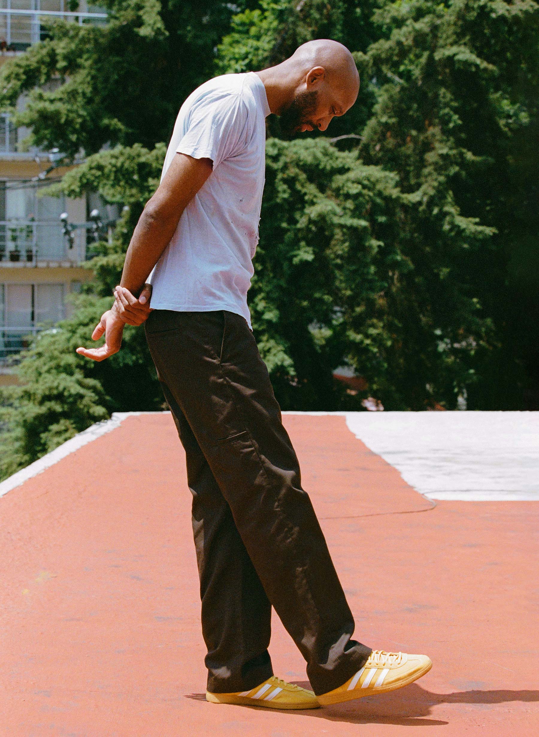 oceanside relaxed pant in brown - Image 8