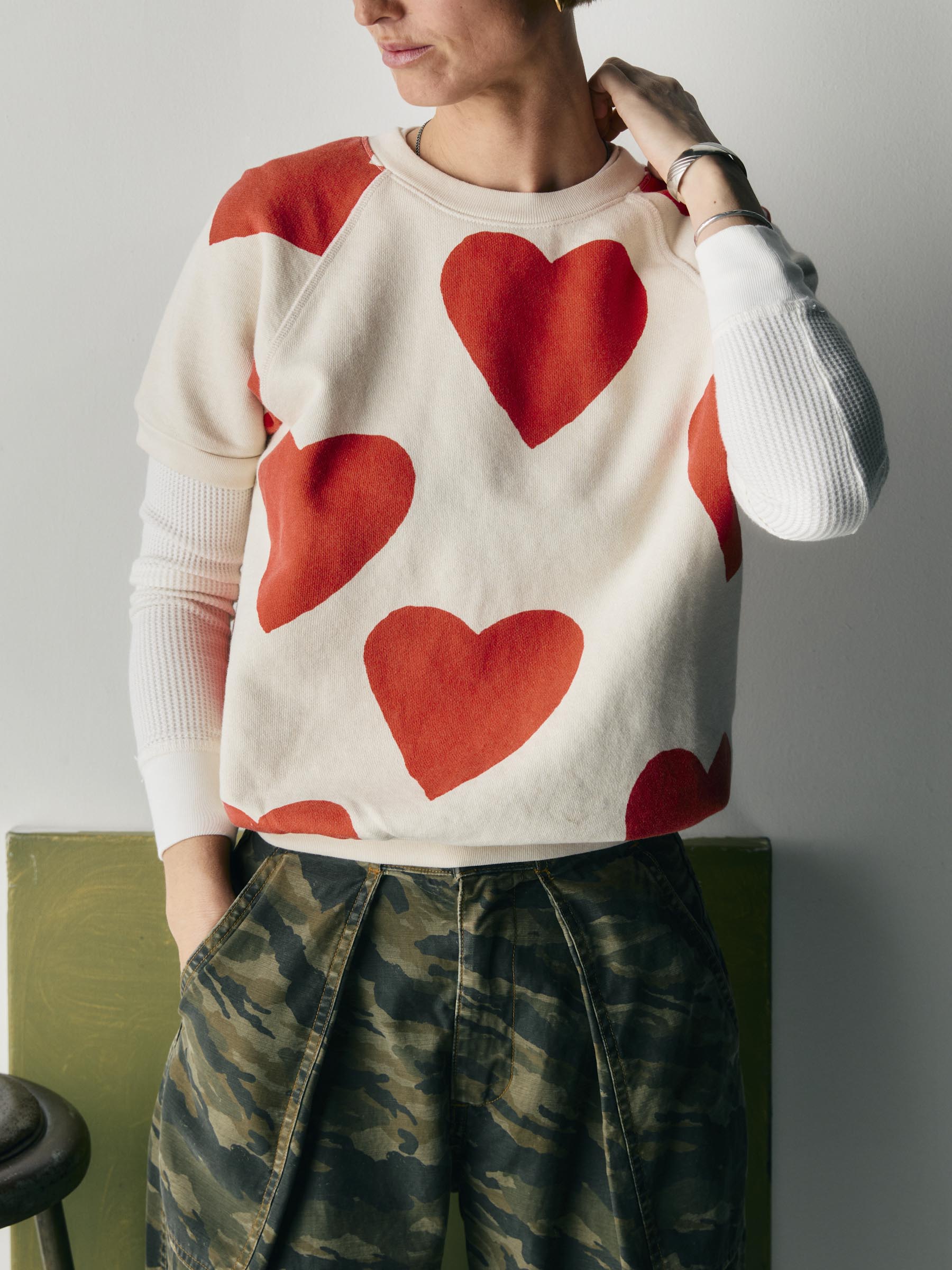 s/s "hearts all over" raglan sweatshirt - Image 6