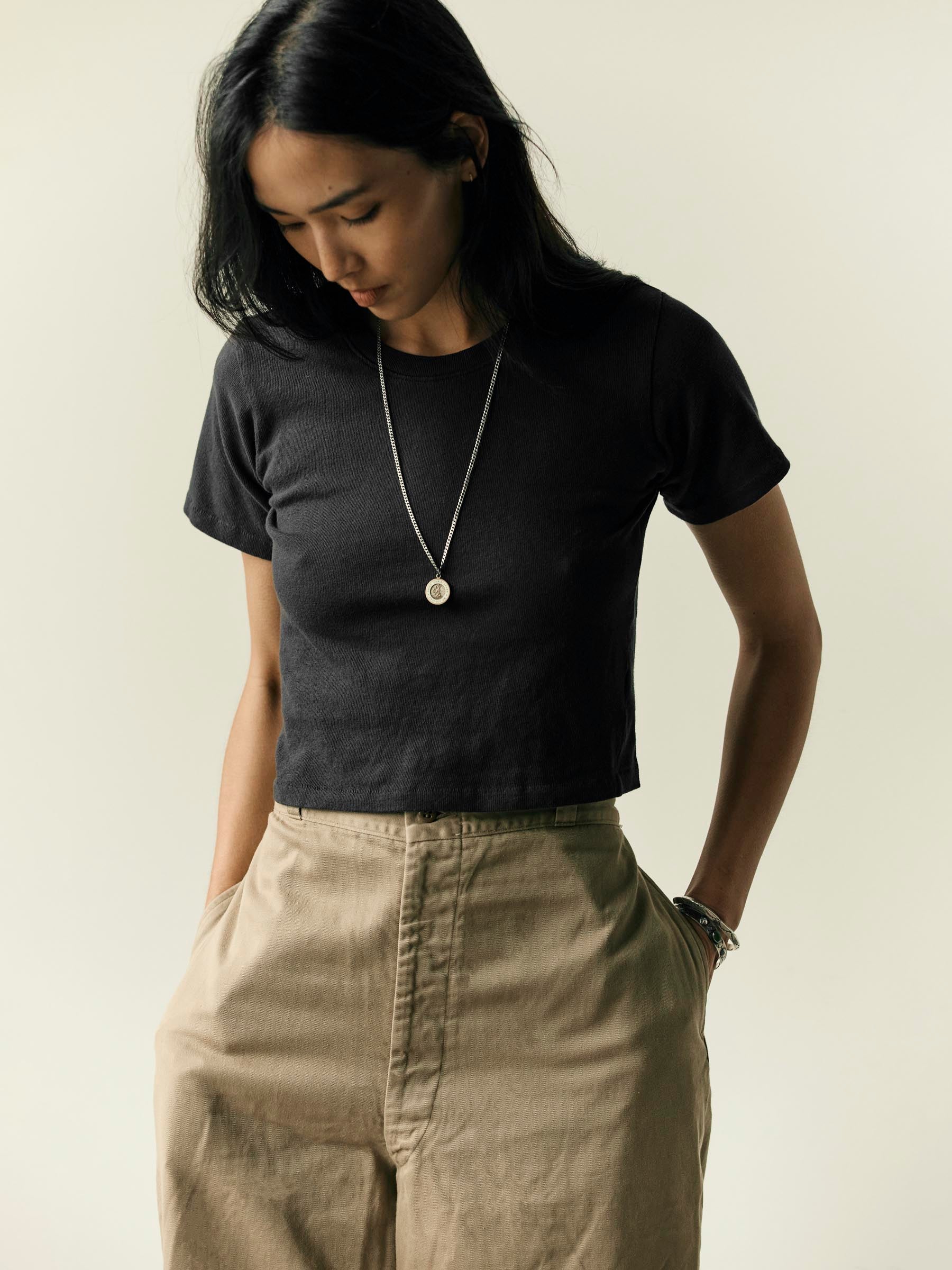 the baby tee in faded black - Image 4