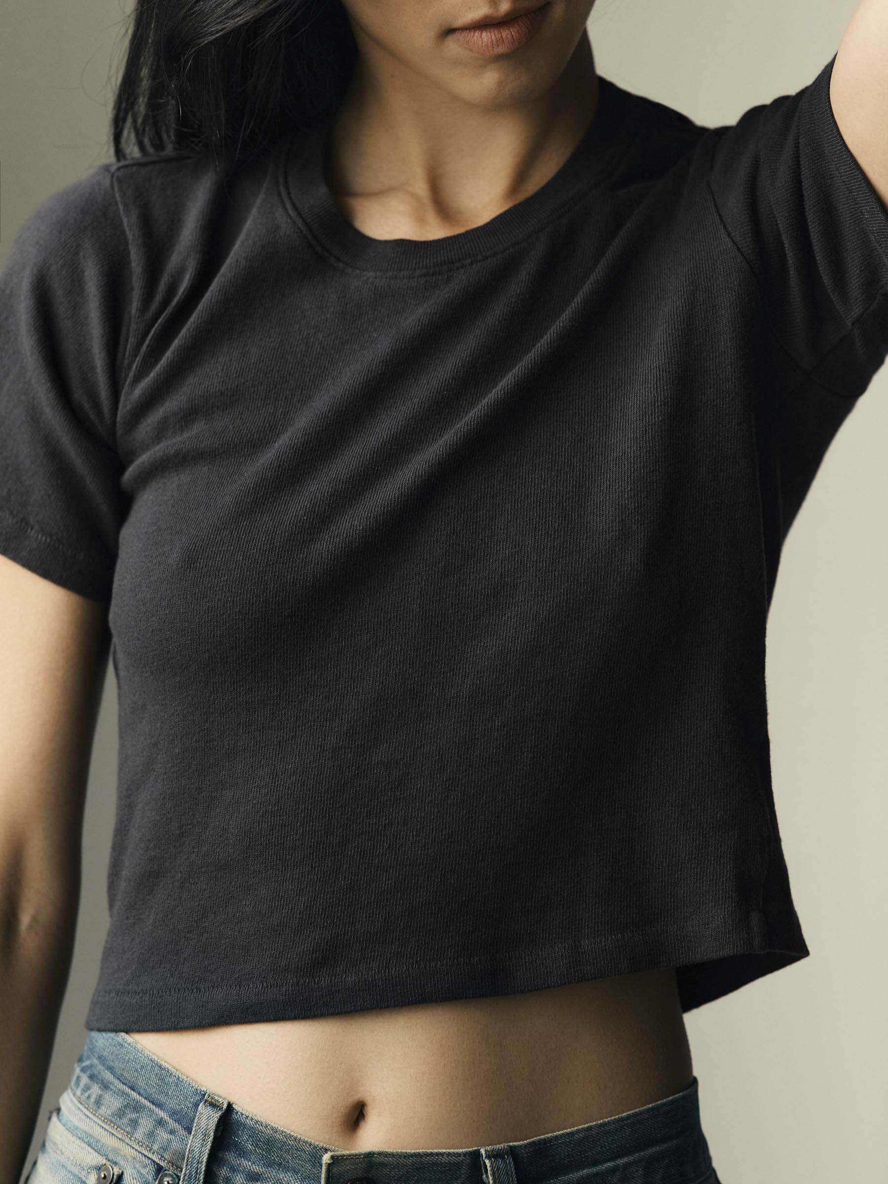 the baby tee in faded black - Image 5