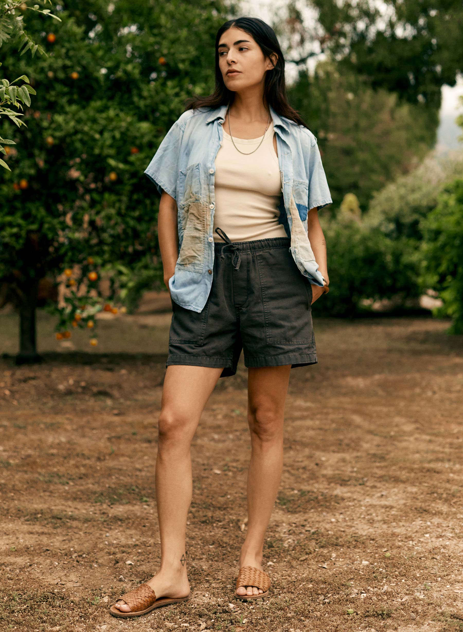 the canvas lounge short in faded black - Image 9