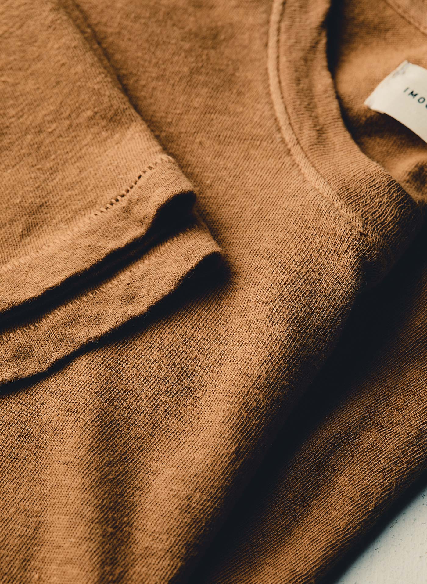 the cotton hemp tee in field brown - Image 3