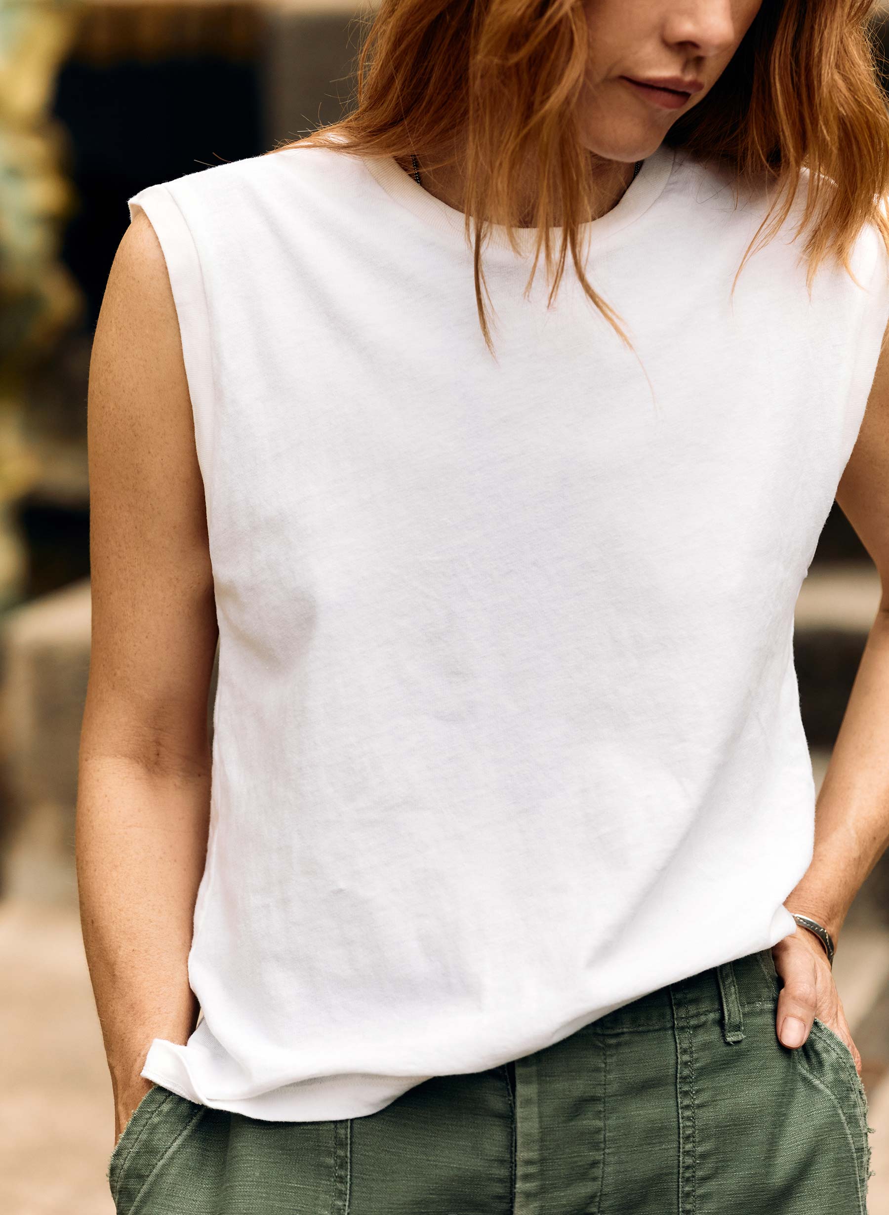 the cotton muscle tee in vintage white - Image 5