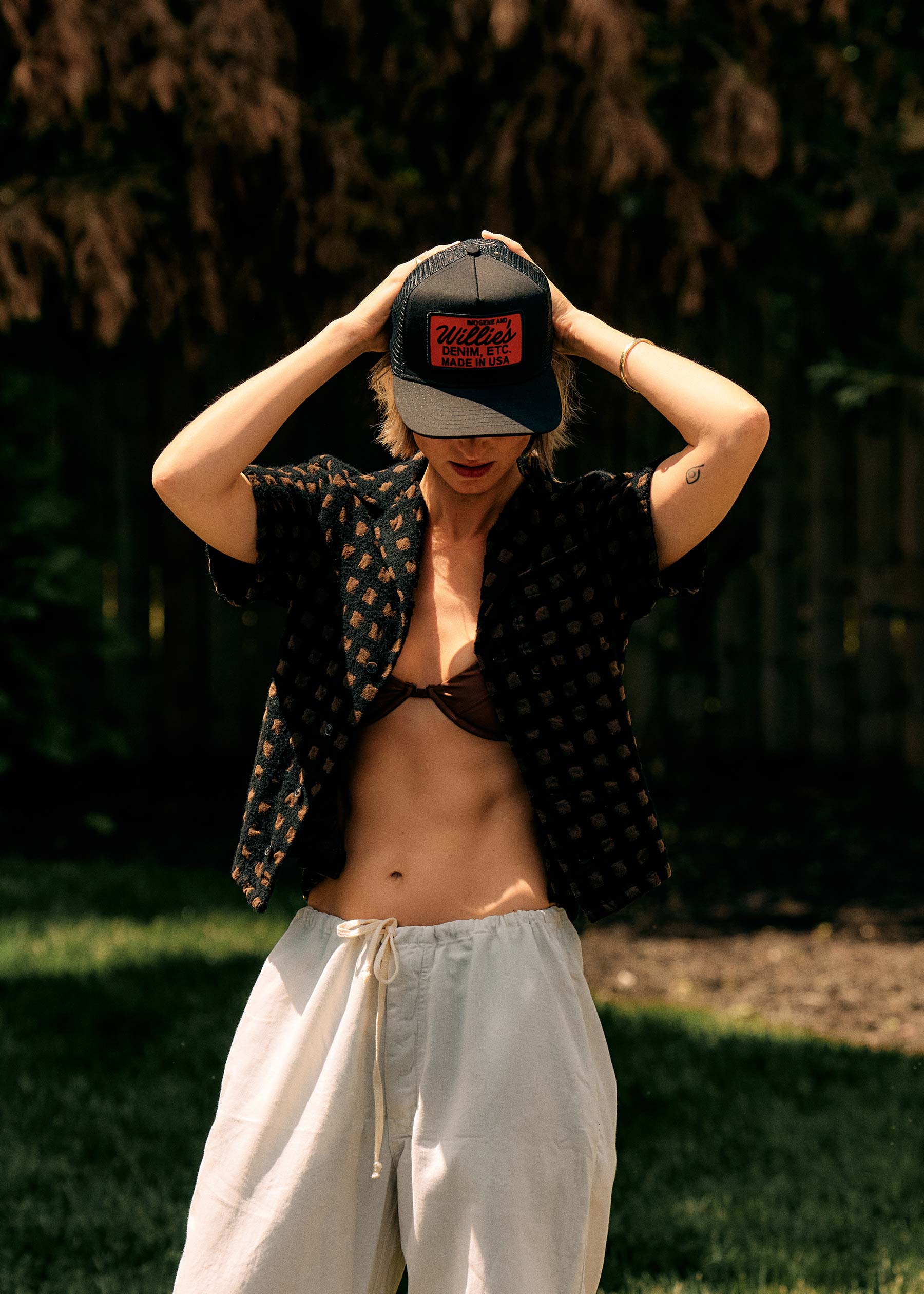 the "denim etc" trucker in black - Image 10