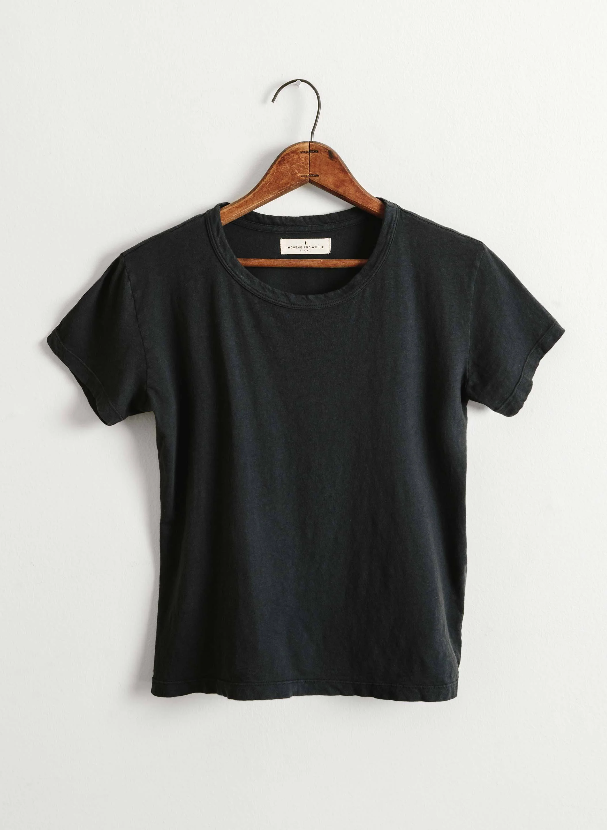 the drop tee in faded black - Image 7
