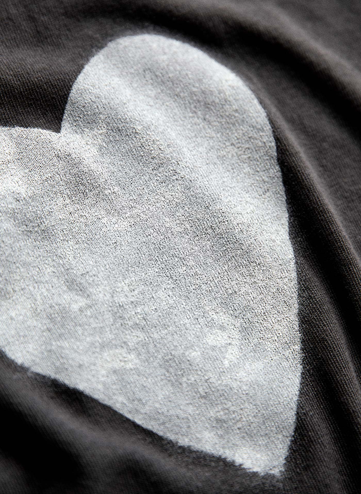 the "heart" tee in black - Image 4