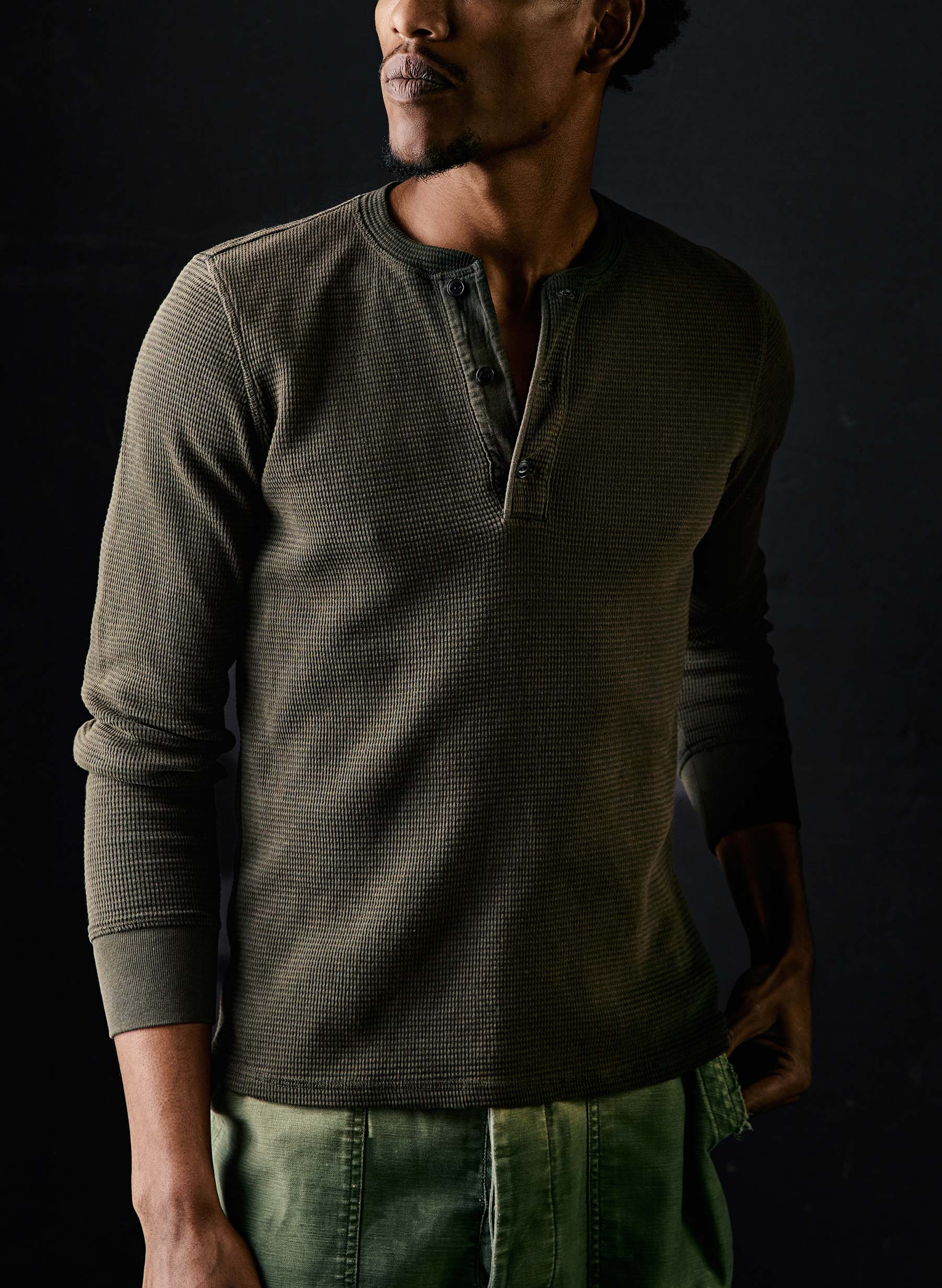 the knit waffle henley in forest - Image 3