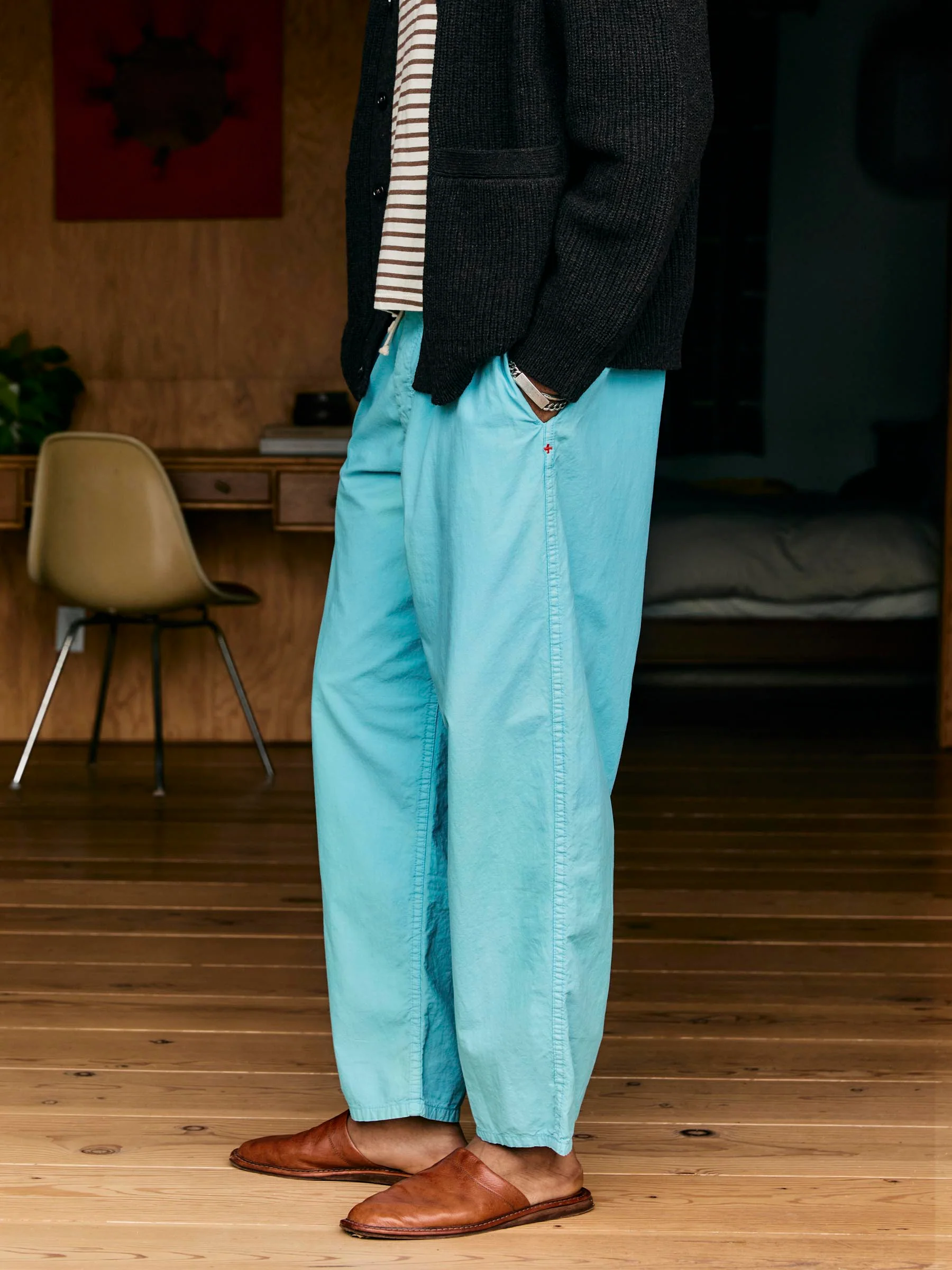 the lounge pant in aqua poplin - Image 4