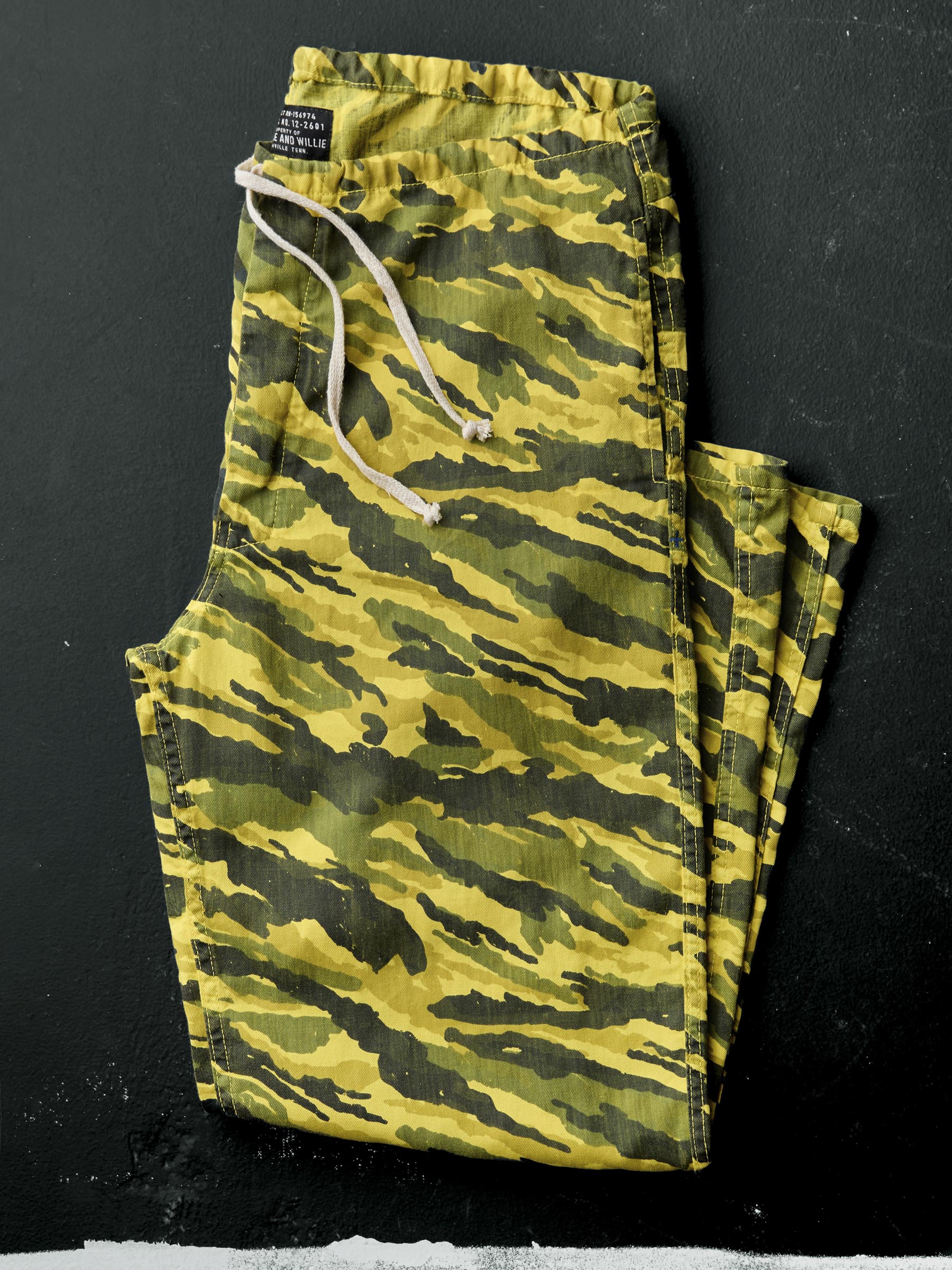 the lounge pant in brushstroke camo - Image 4