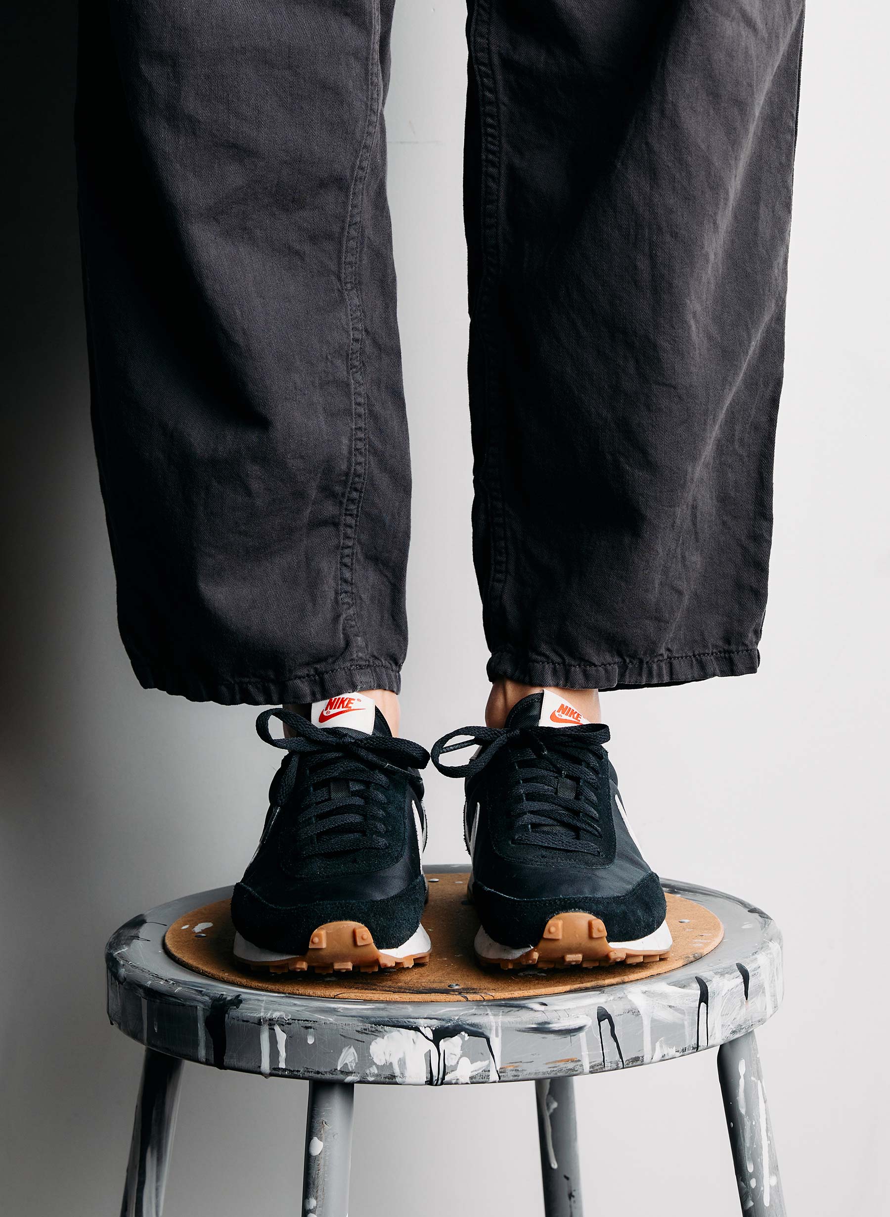 the lounge pant in faded black - Image 4