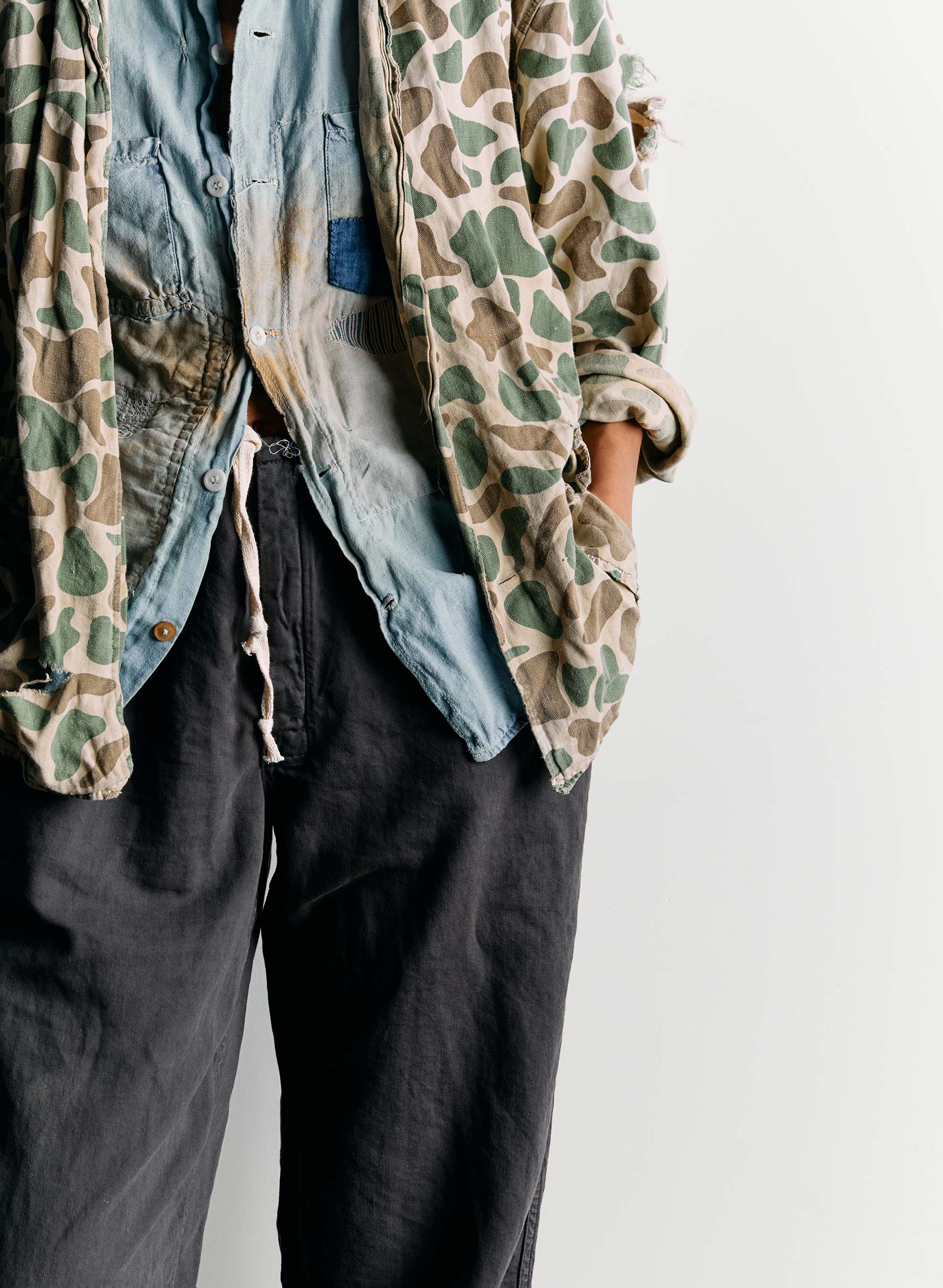 the lounge pant in faded black - Image 8