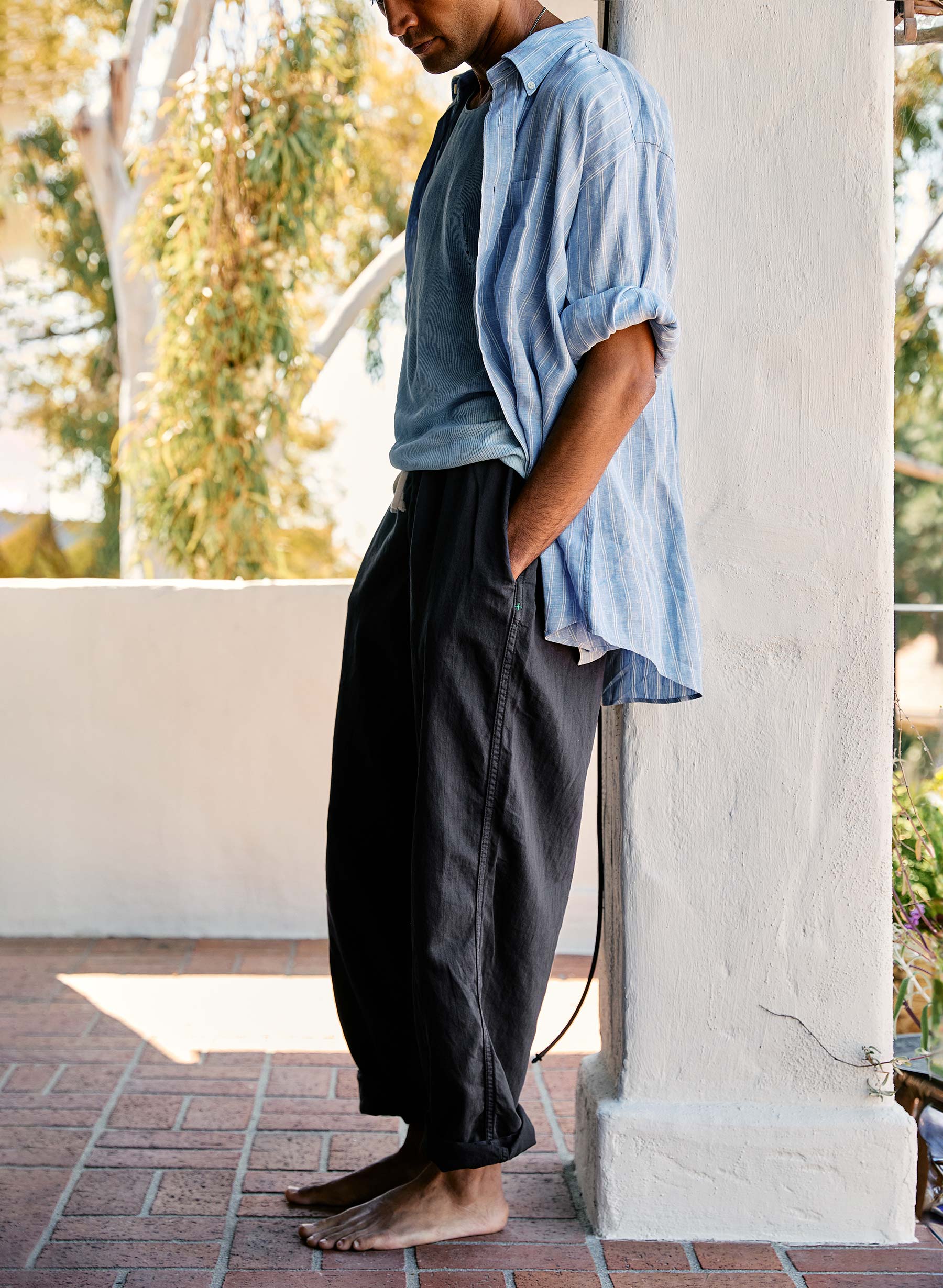 the lounge pant in faded black - Image 9