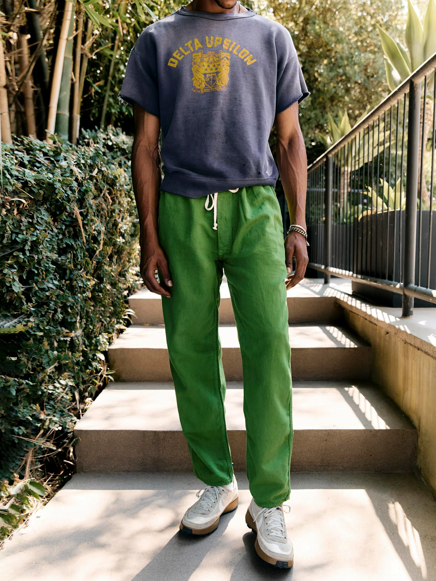 the lounge pant in fern green - Image 9