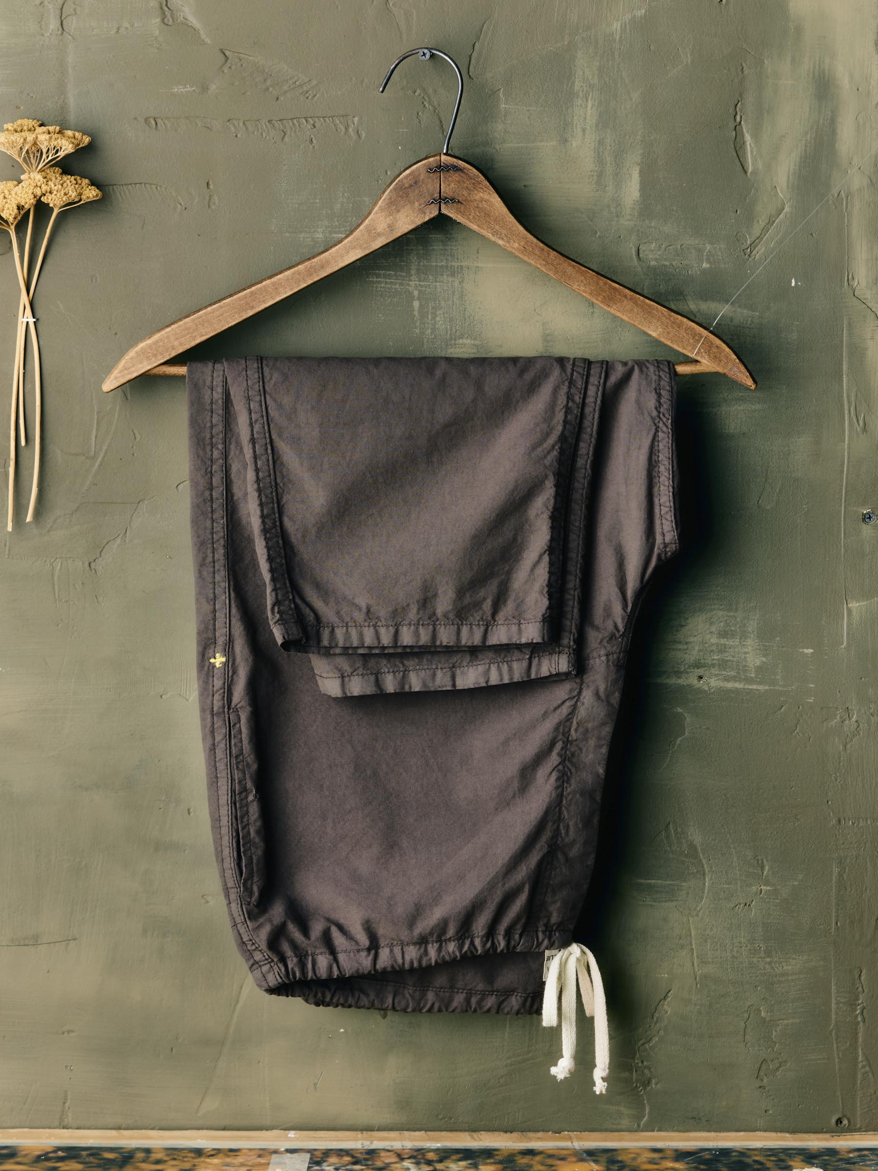 the lounge pant in umber poplin - Image 5