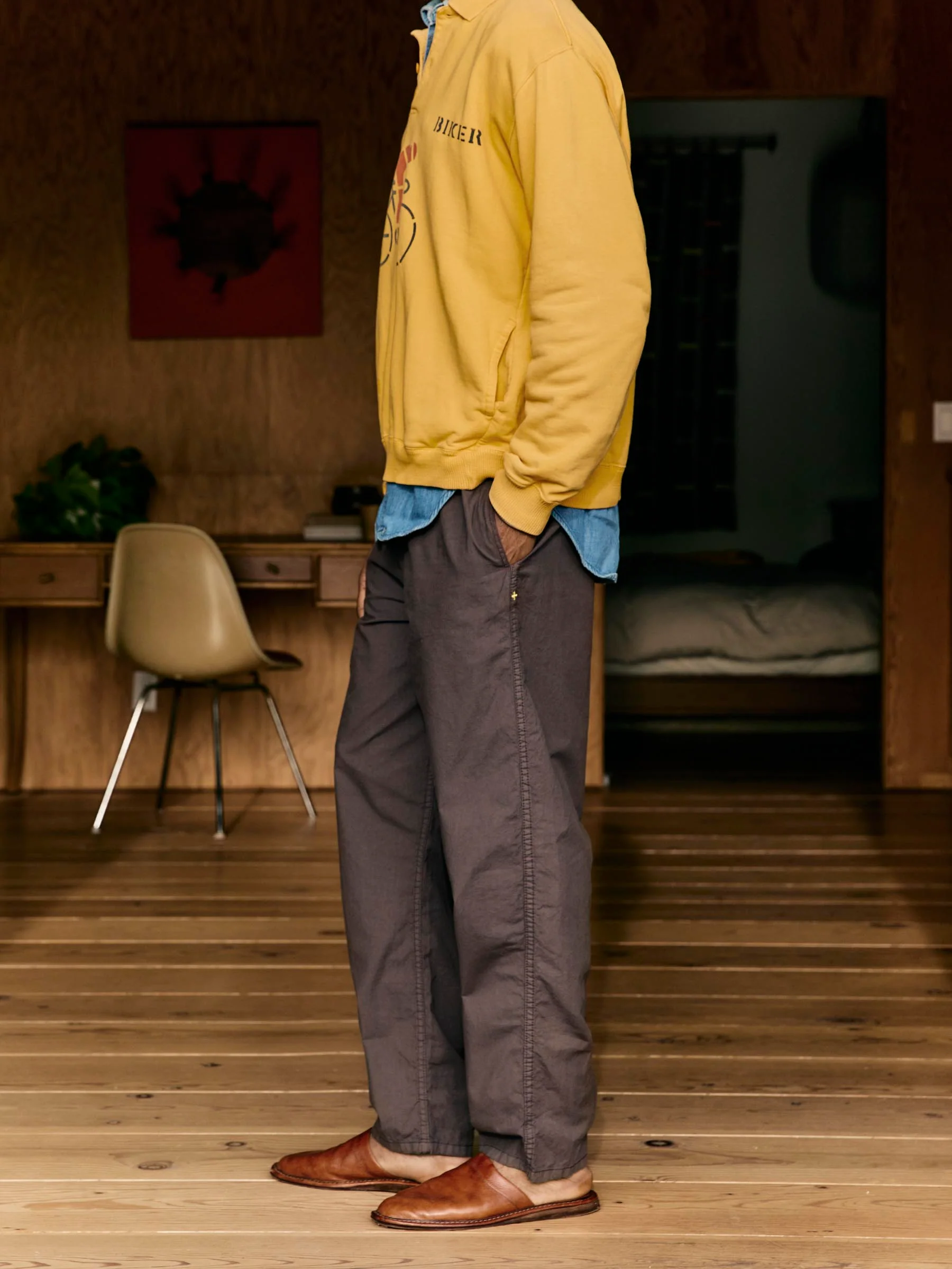 the lounge pant in umber poplin - Image 7
