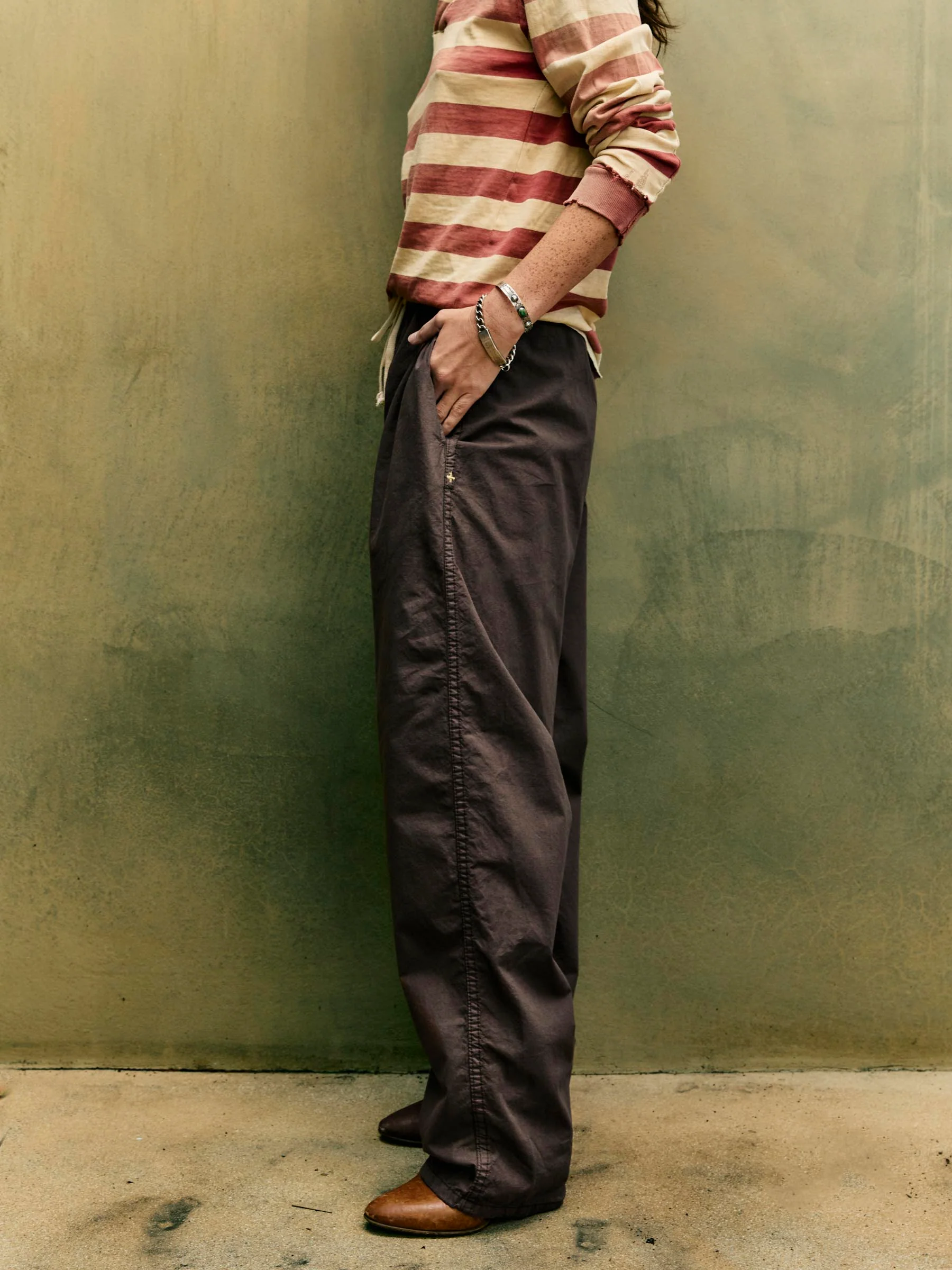 the lounge pant in umber poplin - Image 4