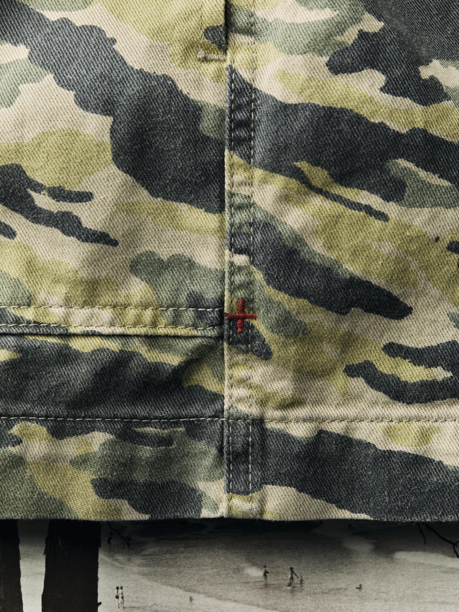the lounge short in brushstroke camo - Image 9