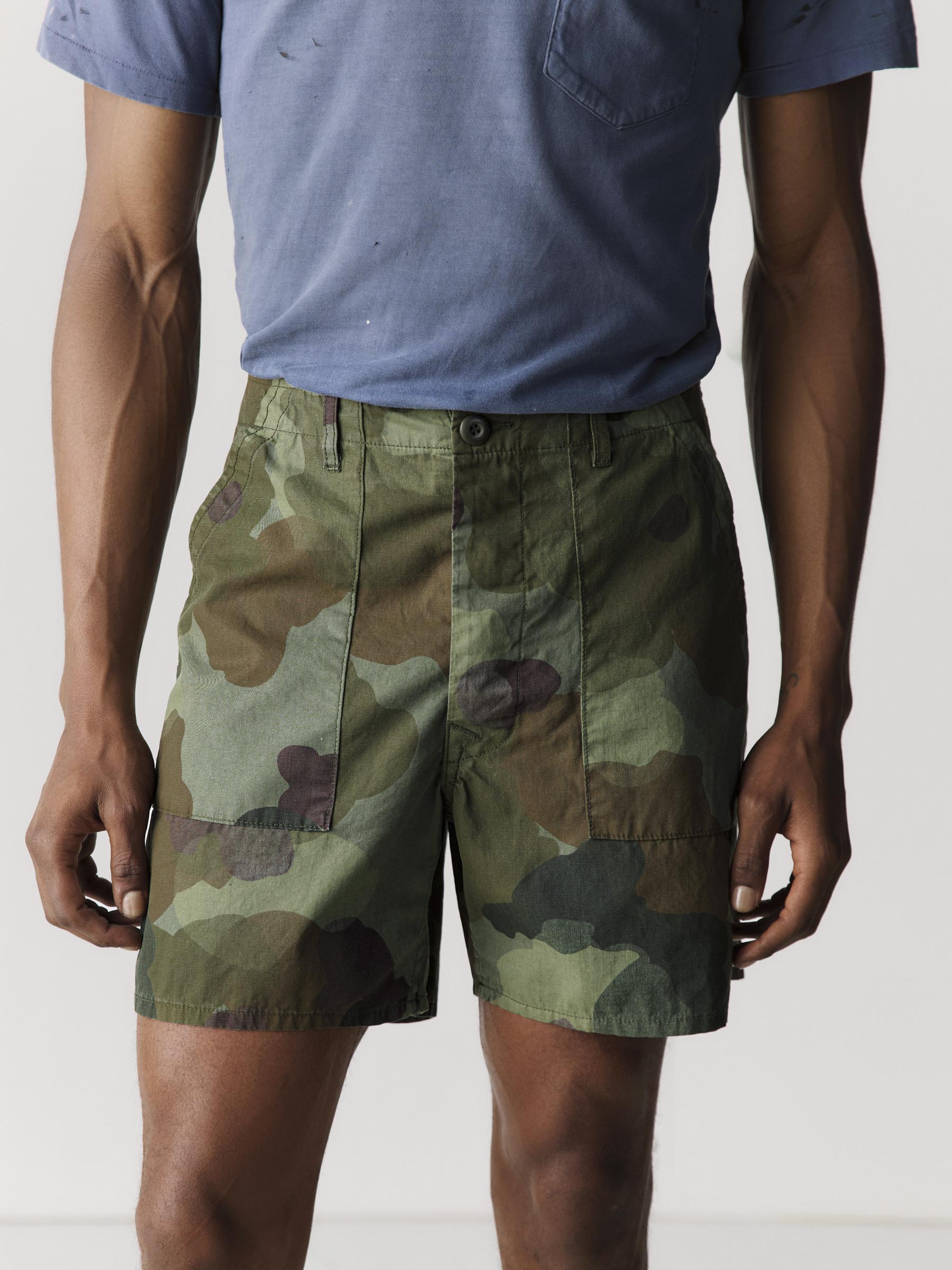 the ripstop fatigue short in painted camo - Image 9