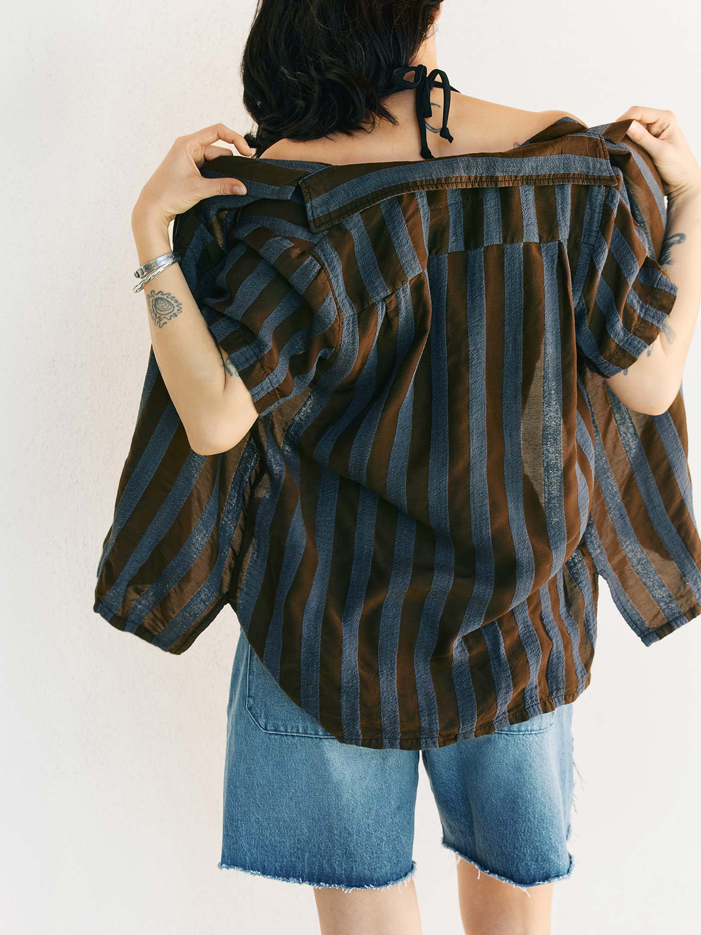 the sunfair shirt in indigo jacquard stripe - Image 4