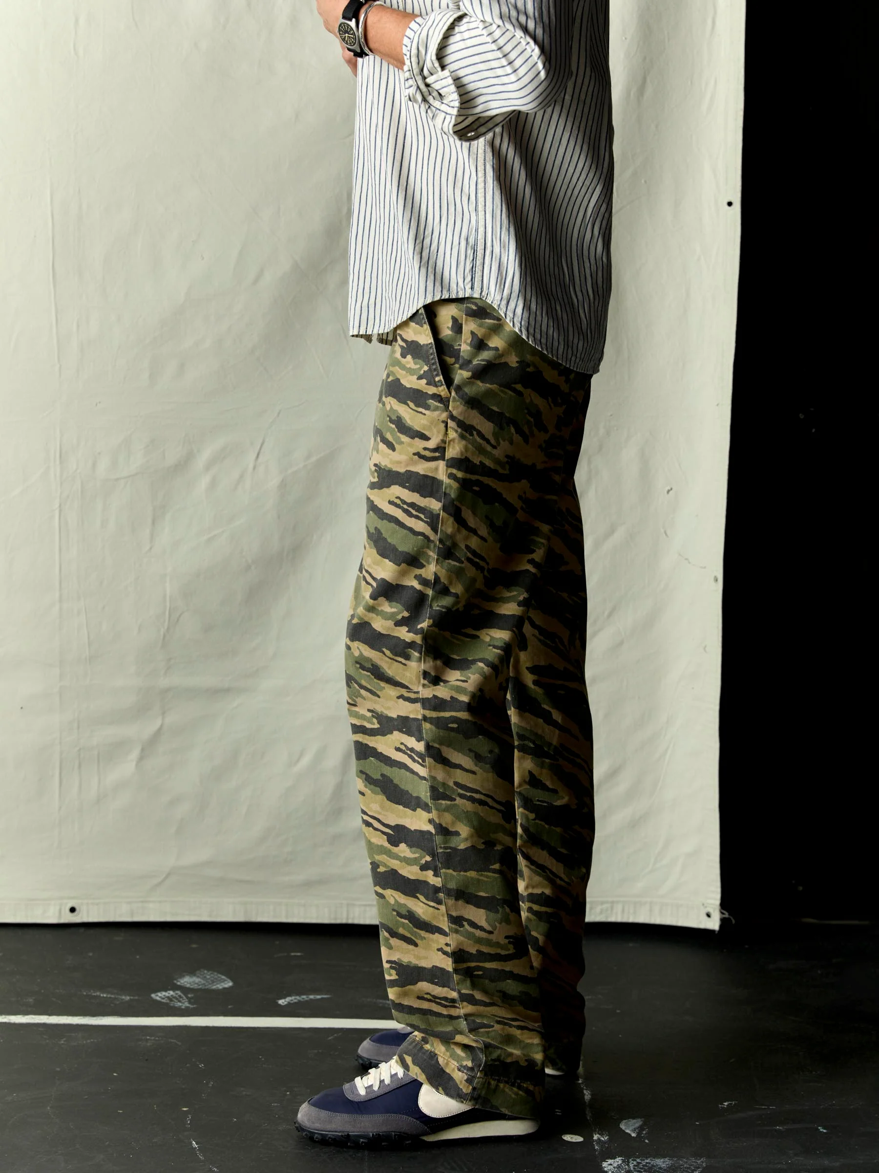 wilkison trouser in brushstroke camo - Image 8